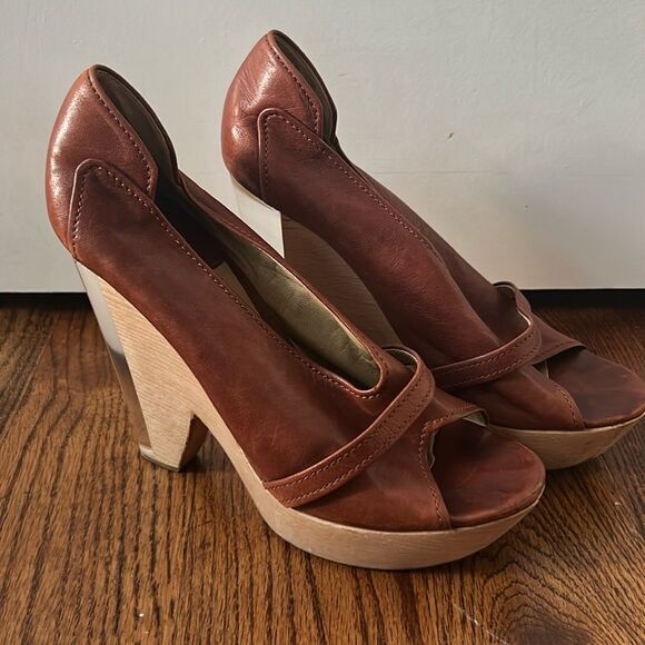 Chloe Leather Peep Toe Wood and Lucite platform heel Size 40 - Picture 1 of 6